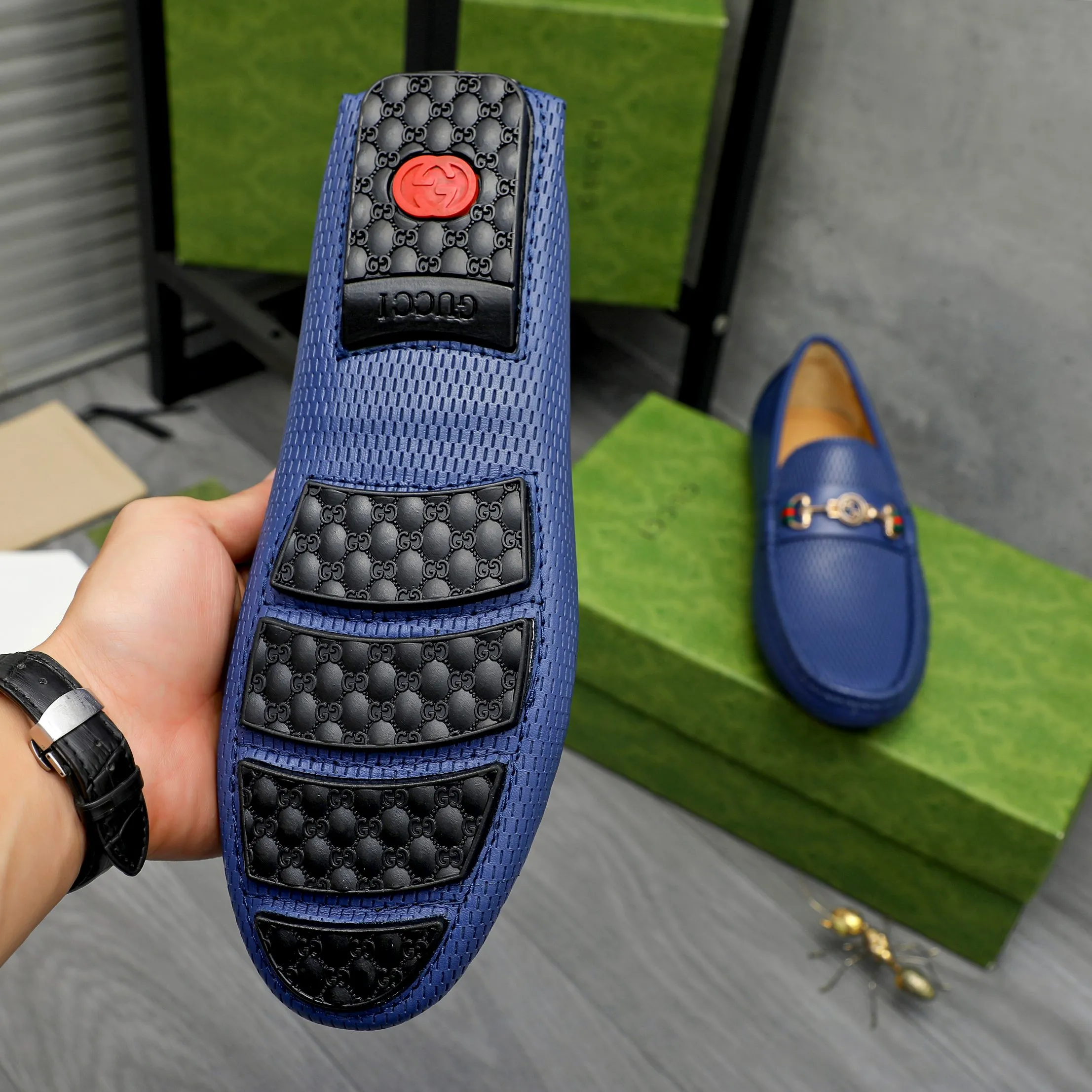 Men's shoes 💰p420 Product trademark: GUCCI (Gucci) casual slip-on men's shoes Regular size: 38-44 Product materials: Selected hollow cowhide upper, sheepskin lining, rubber outsole